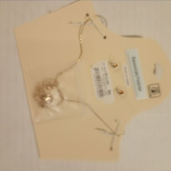 Gold trimmed necklace and earrings bundle - Picture 8 of 10